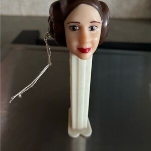Princess Leia Character Candy Dispenser - Brown and White
